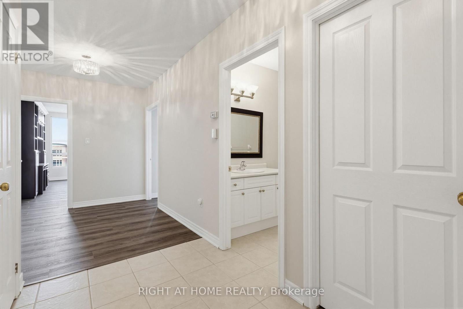 709 - 1998 Ironstone Drive, Burlington, Ontario  L7L 7P7 - Photo 8 - W13115412