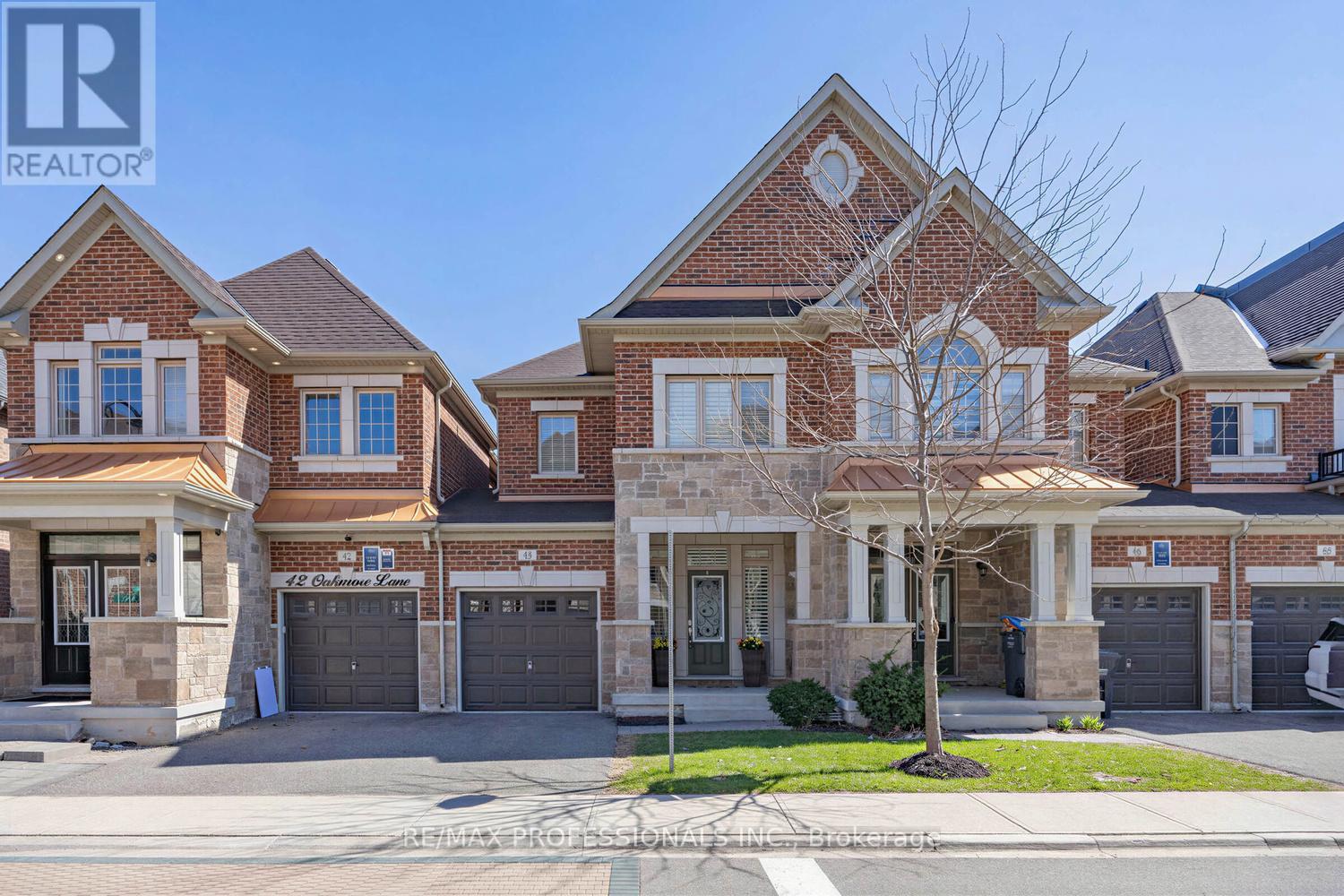 44 Oakmore Lane, Brampton, Ontario  L6Y 6H5 - Photo 2 - W13115468