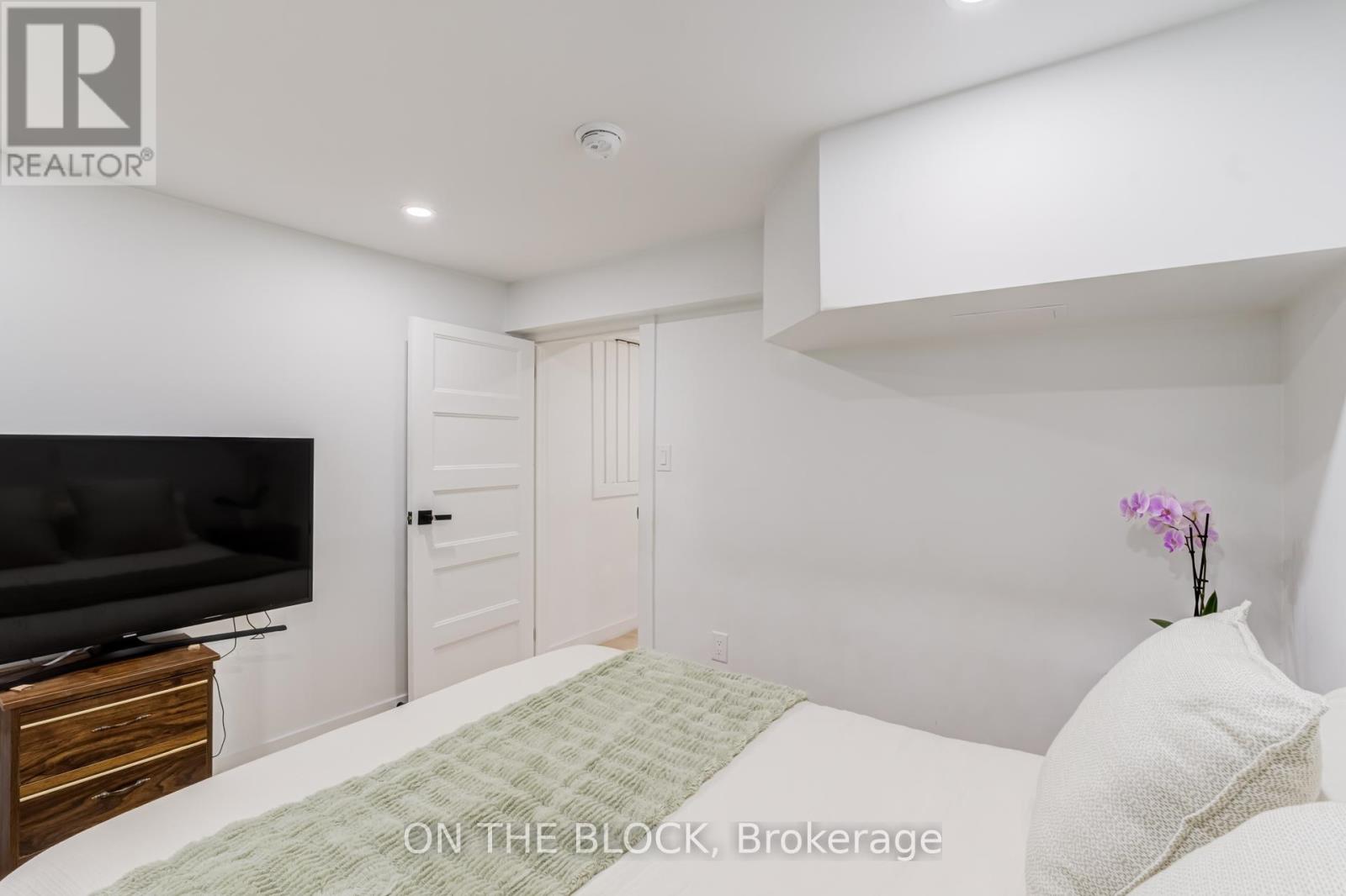 #lower - 34 Henley Crescent, Toronto, Ontario  M9W 2W9 - Photo 14 - W13115558