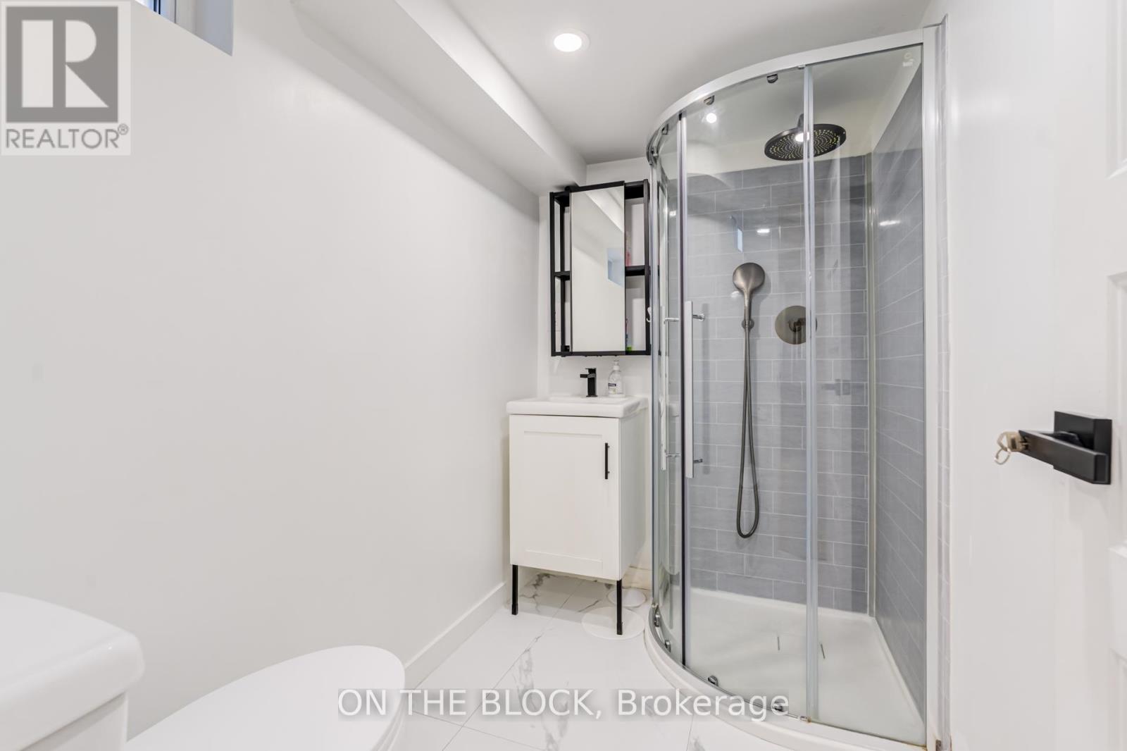 #lower - 34 Henley Crescent, Toronto, Ontario  M9W 2W9 - Photo 16 - W13115558