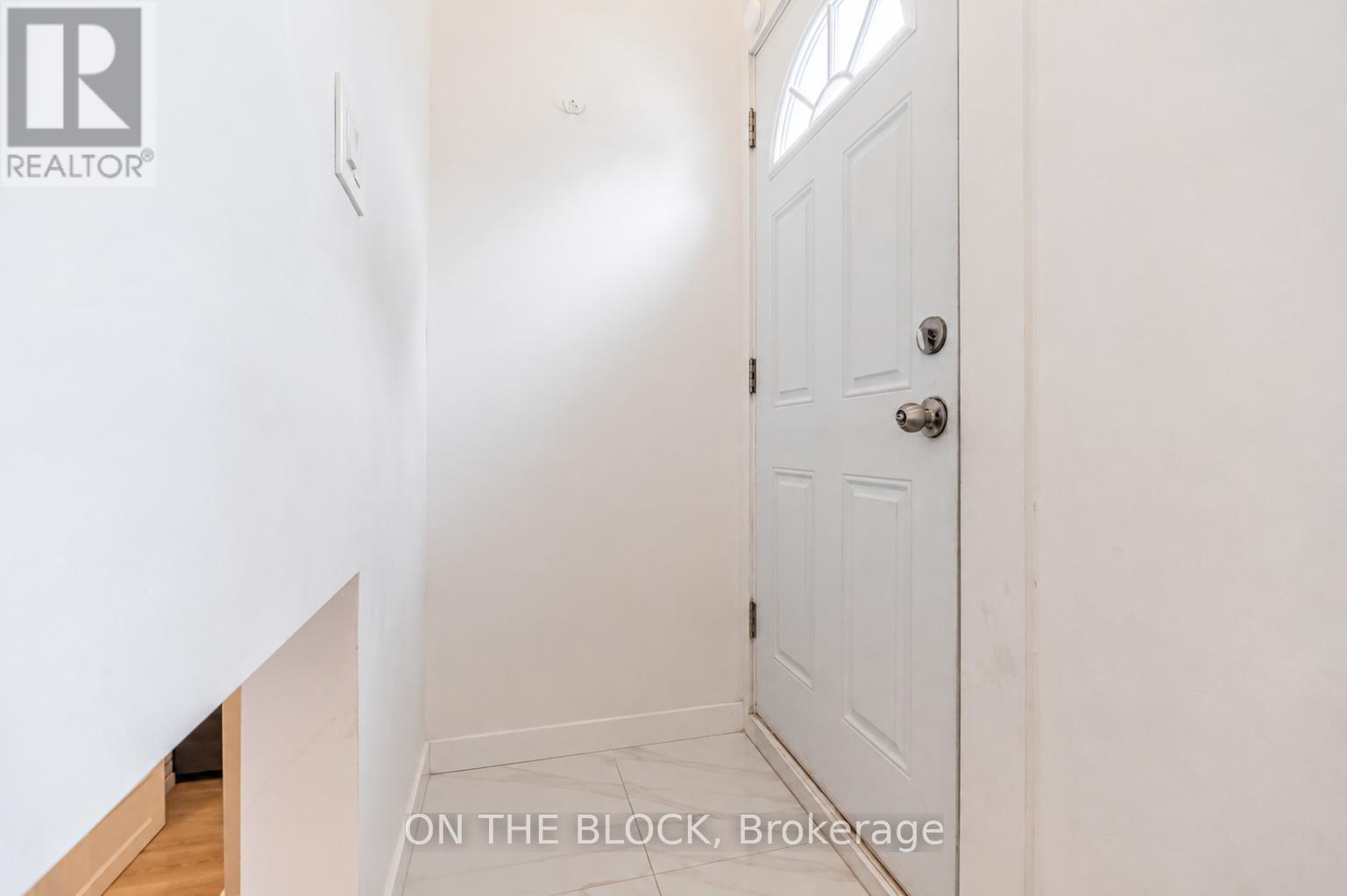 #lower - 34 Henley Crescent, Toronto, Ontario  M9W 2W9 - Photo 4 - W13115558