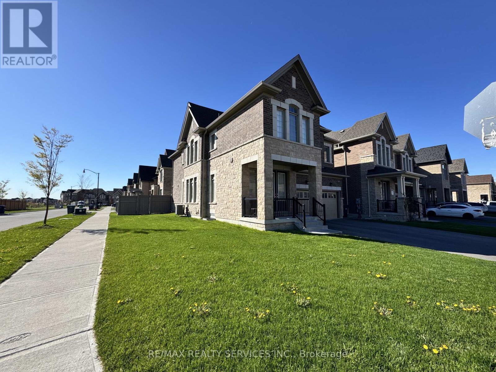 7 Zeus Gate, Brampton, Ontario  L6R 4C1 - Photo 3 - W13115562