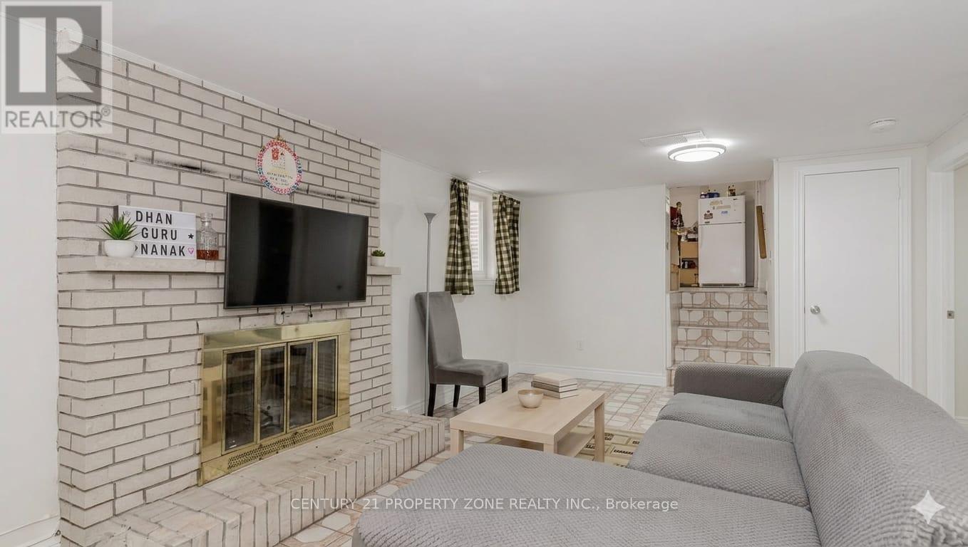 32 Petunias Road, Brampton, Ontario  L6V 3G8 - Photo 4 - W13115620