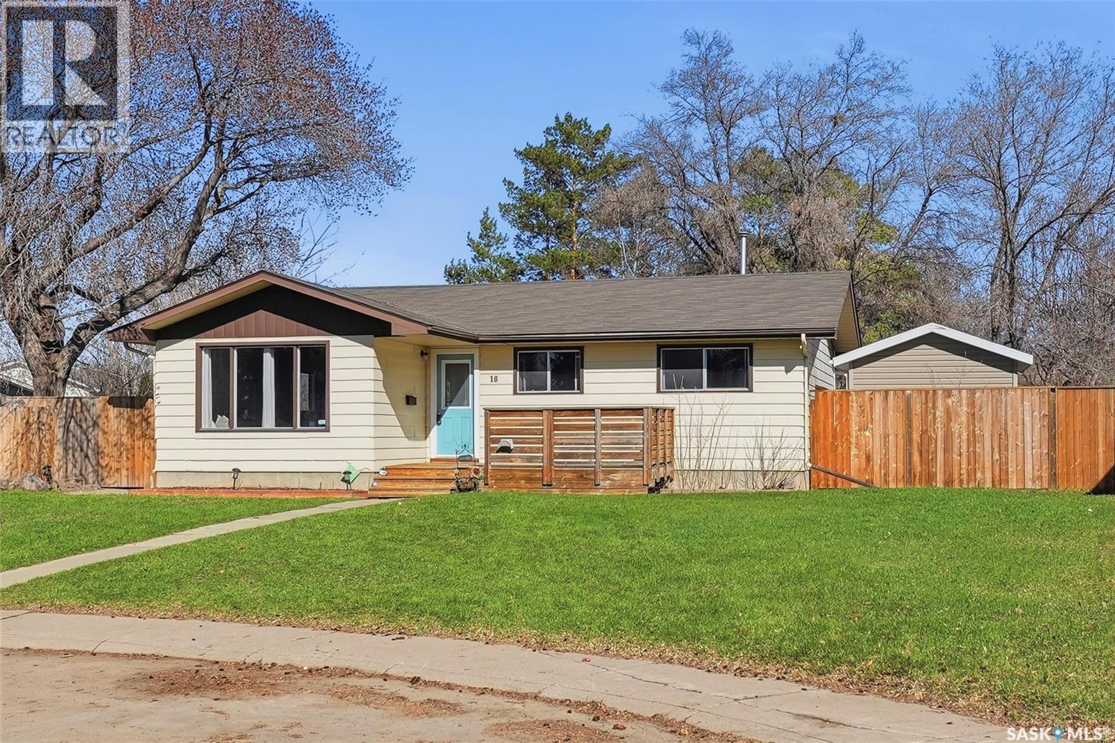 18 Mackie Crescent, Saskatoon, Saskatchewan  S7L 3V3 - Photo 1 - SK035659