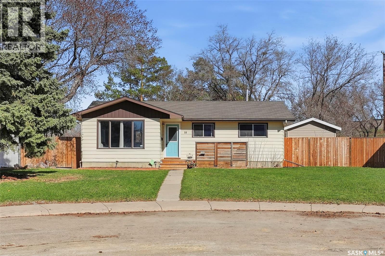 18 Mackie Crescent, Saskatoon, Saskatchewan  S7L 3V3 - Photo 2 - SK035659