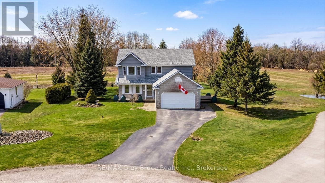 112 Mary Avenue, Georgian Bluffs, Ontario  N4K 5N5 - Photo 2 - X12885680