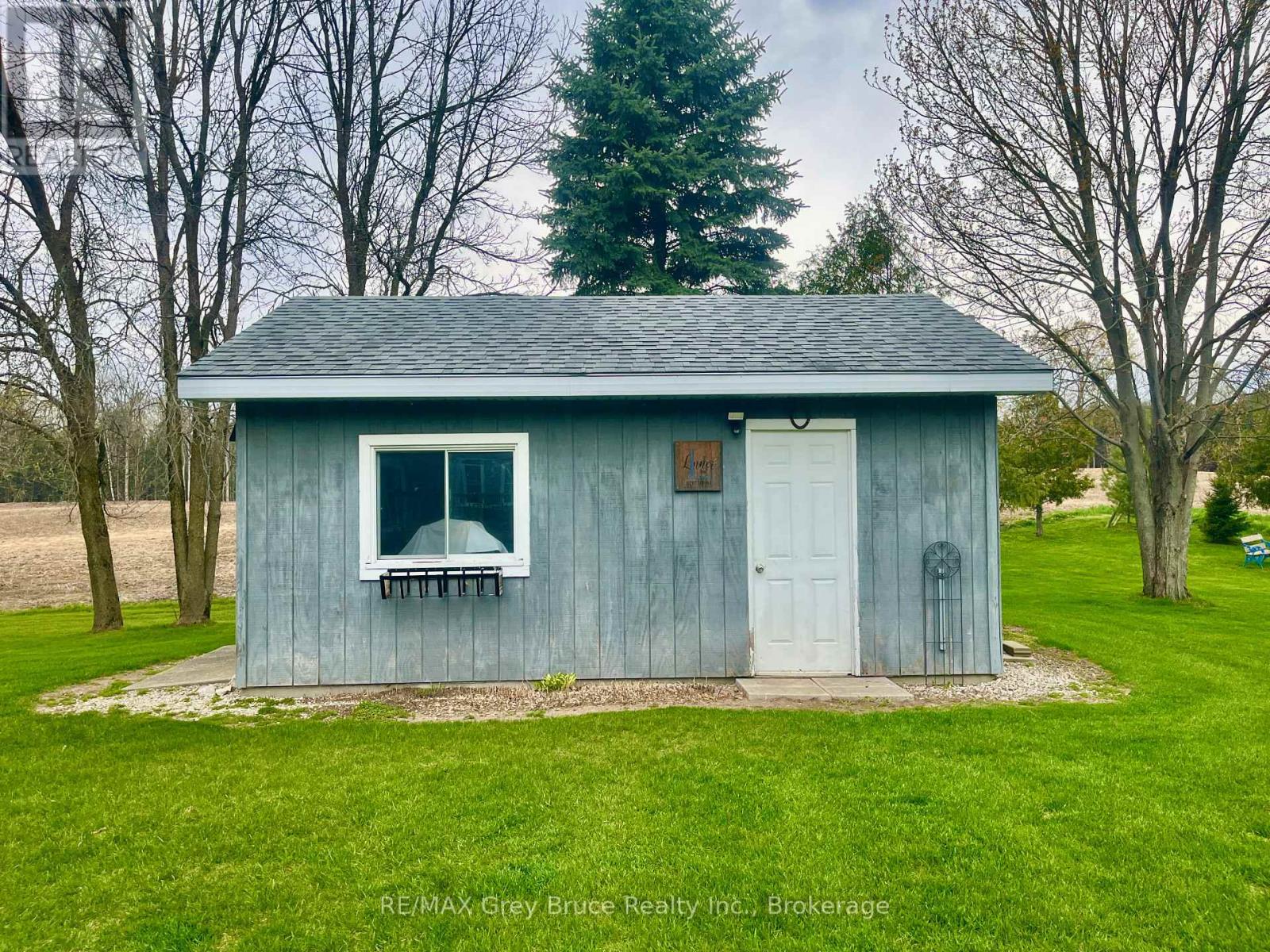 112 Mary Avenue, Georgian Bluffs, Ontario  N4K 5N5 - Photo 4 - X12885680