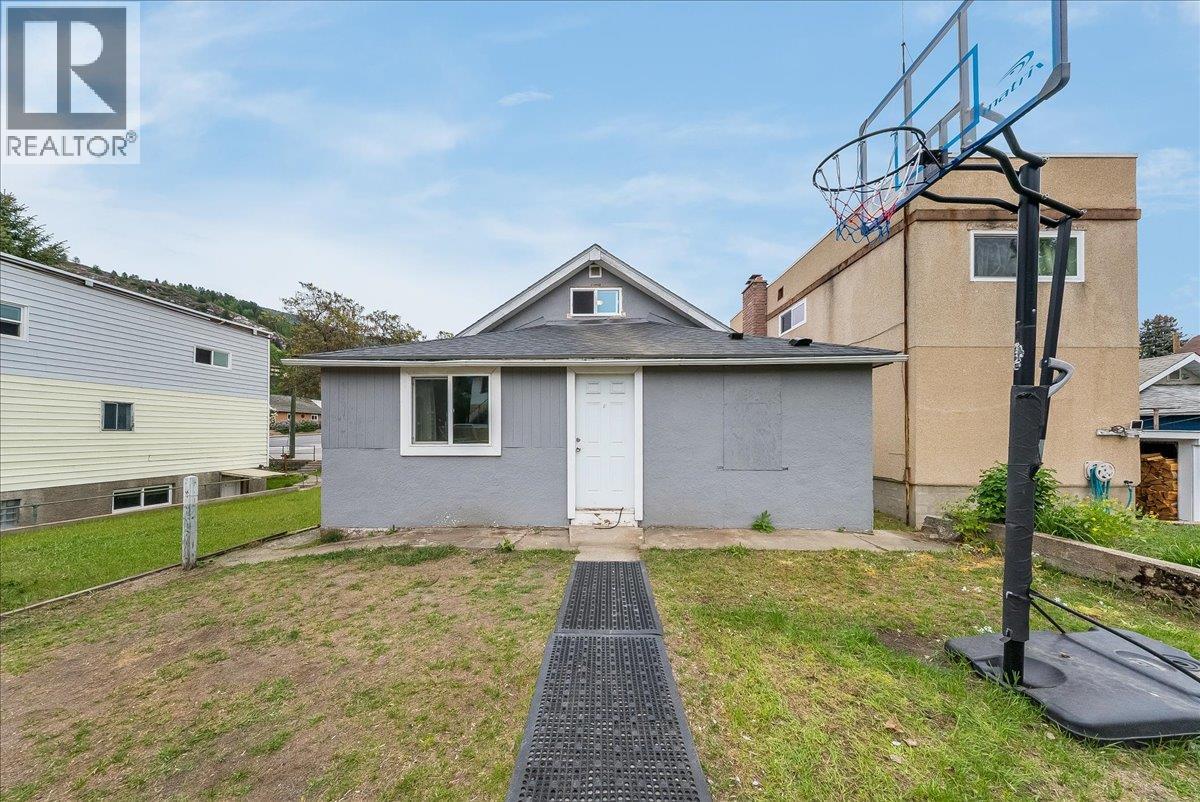 1430 Third Avenue, Trail, British Columbia  V1R 1P6 - Photo 7 - 10386881