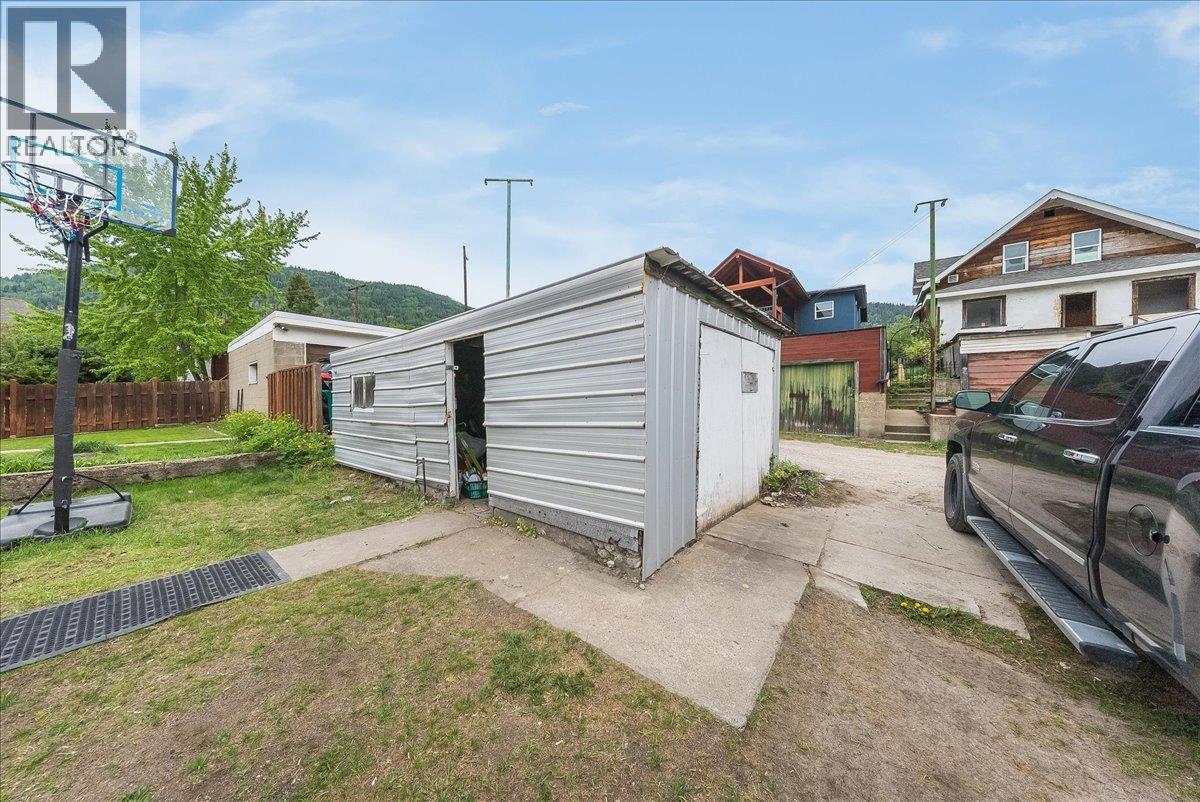 1430 Third Avenue, Trail, British Columbia  V1R 1P6 - Photo 8 - 10386881