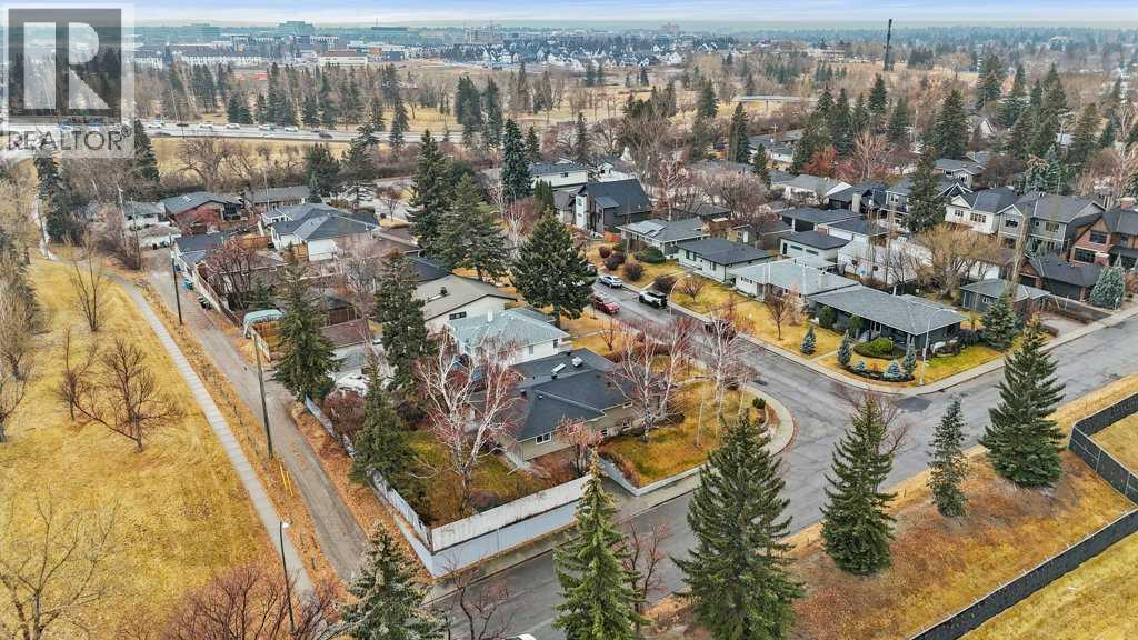 3204 24a Street SW, Calgary, Alberta  T3C 1W7 - Photo 3 - A2297003