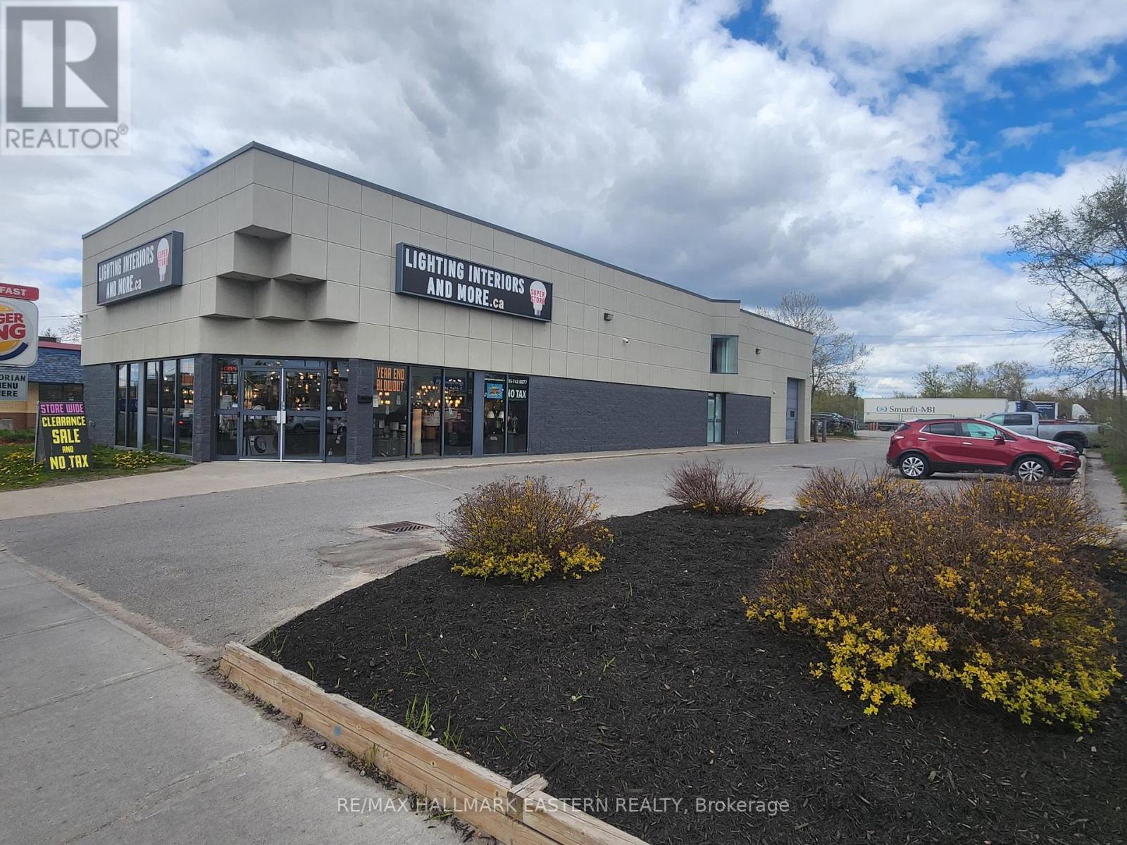 746 Lansdowne Street W, Peterborough, Ontario  K9J 1Z3 - Photo 1 - X13115796