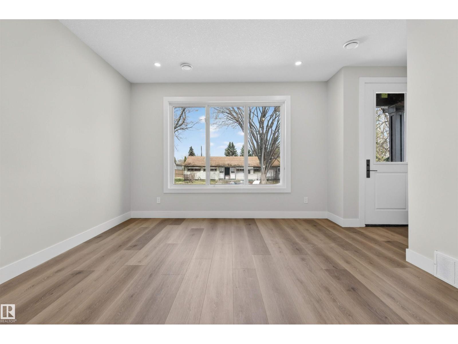 10707-09 128 Av Nw, Edmonton, Alberta  T5E 0J4 - Photo 4 - E4487116