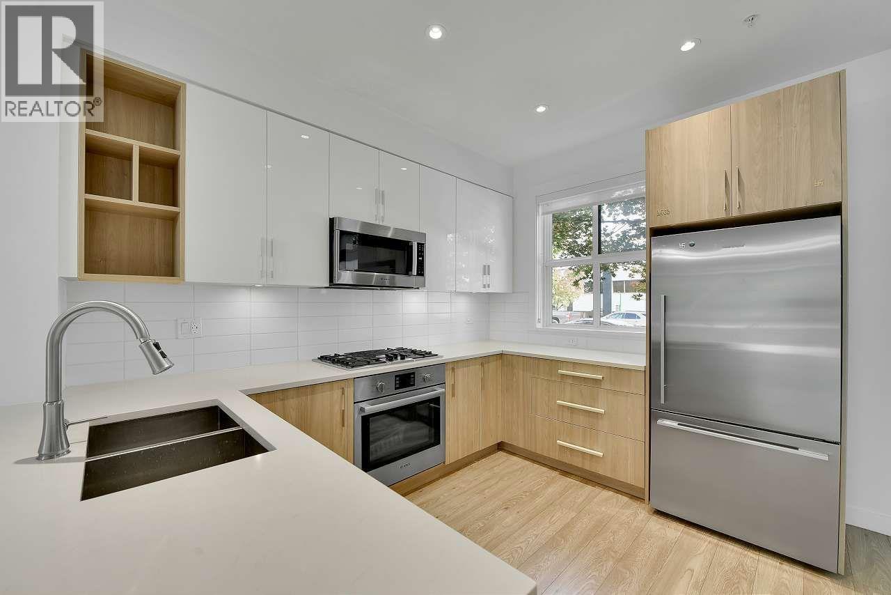 6 7039 Macpherson Avenue, Burnaby, British Columbia  V5J 4N4 - Photo 5 - R3122454