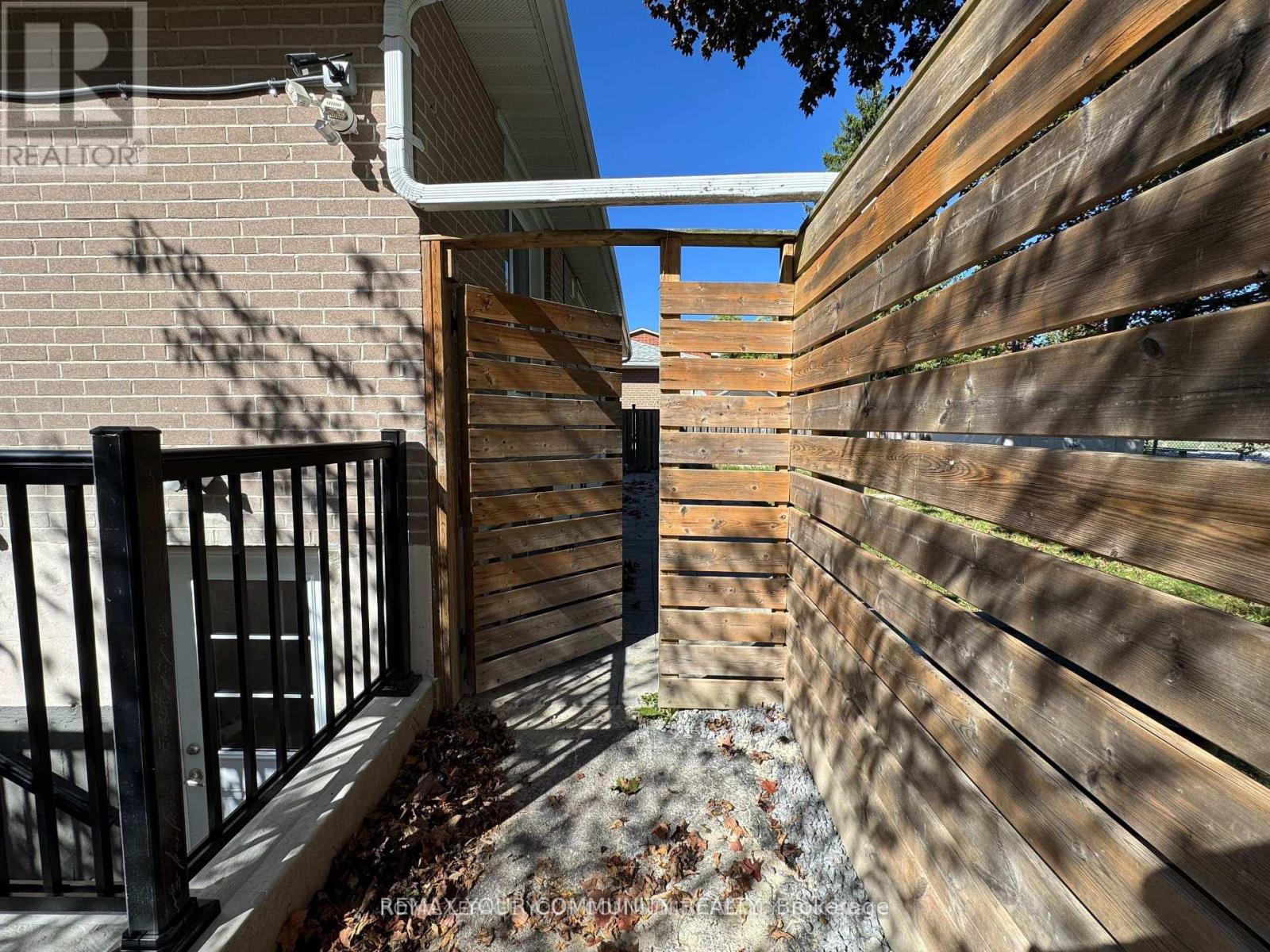 Lower 2 - 145 Harrison Drive, Newmarket, Ontario  L3Y 4P5 - Photo 3 - N12973130