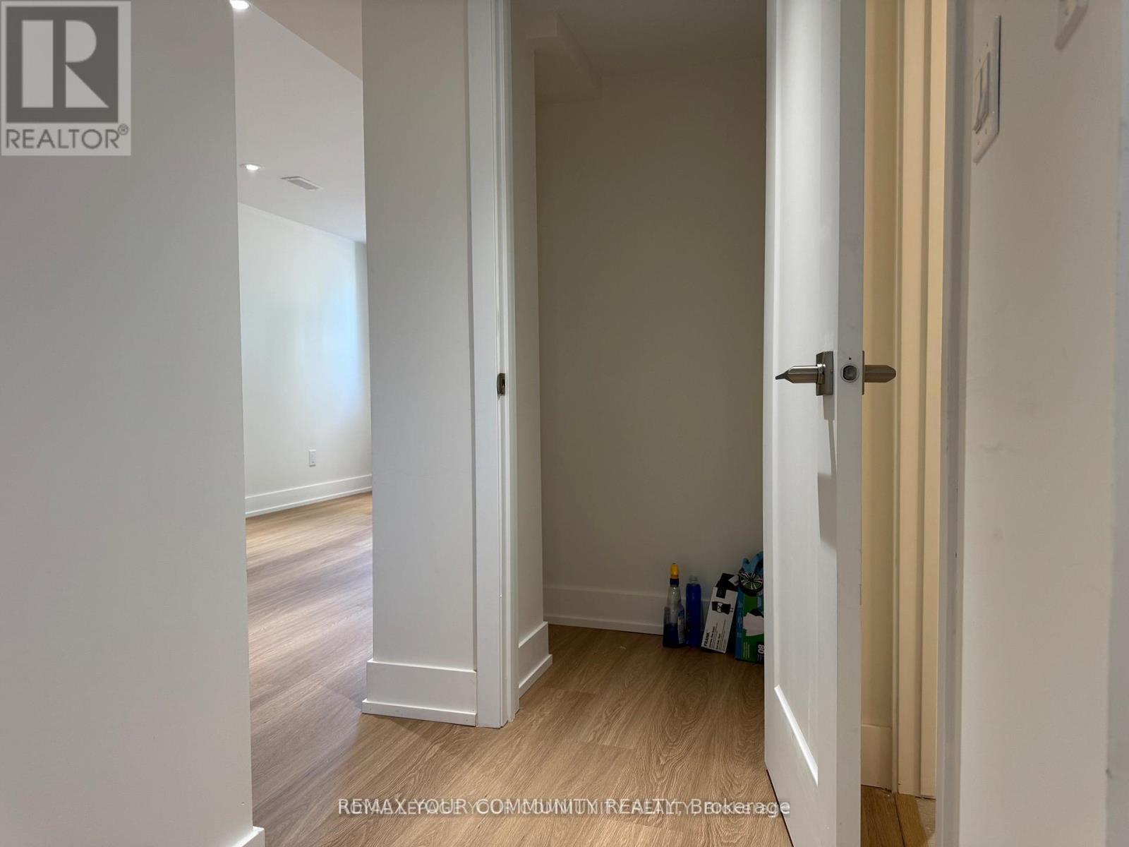 Lower 2 - 145 Harrison Drive, Newmarket, Ontario  L3Y 4P5 - Photo 4 - N12973130