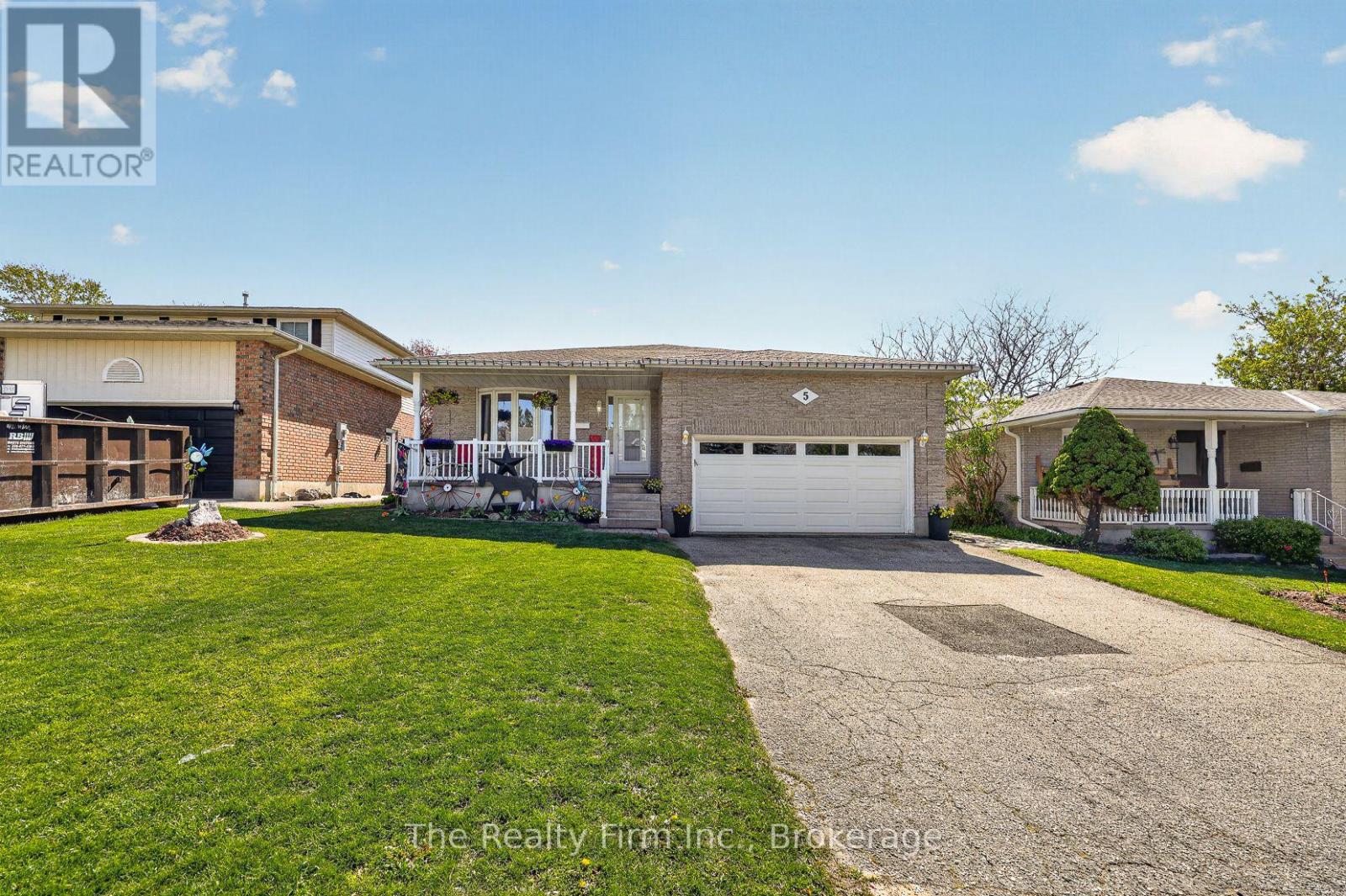 5 Marshall Court, Ingersoll, Ontario  N5C 3Z7 - Photo 2 - X13115894
