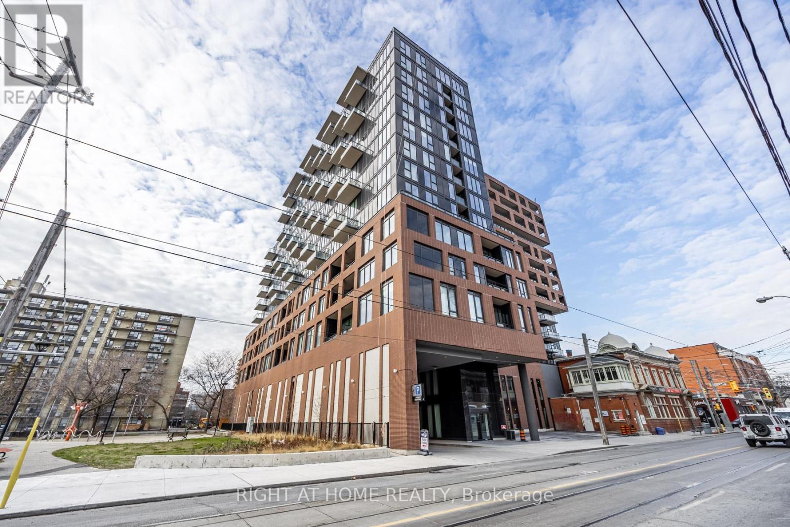 815 - 270 DUFFERIN STREET, Toronto, Ontario