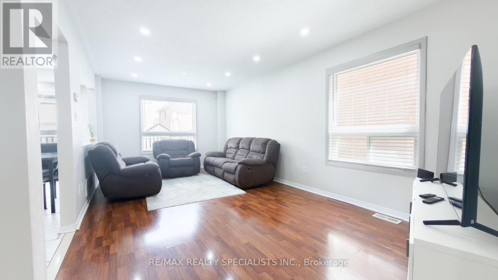 27 Hiberton Crescent, Brampton, Ontario  L7A 3E2 - Photo 4 - W13103066