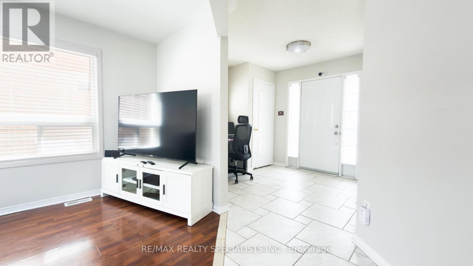 27 Hiberton Crescent, Brampton, Ontario  L7A 3E2 - Photo 6 - W13103066