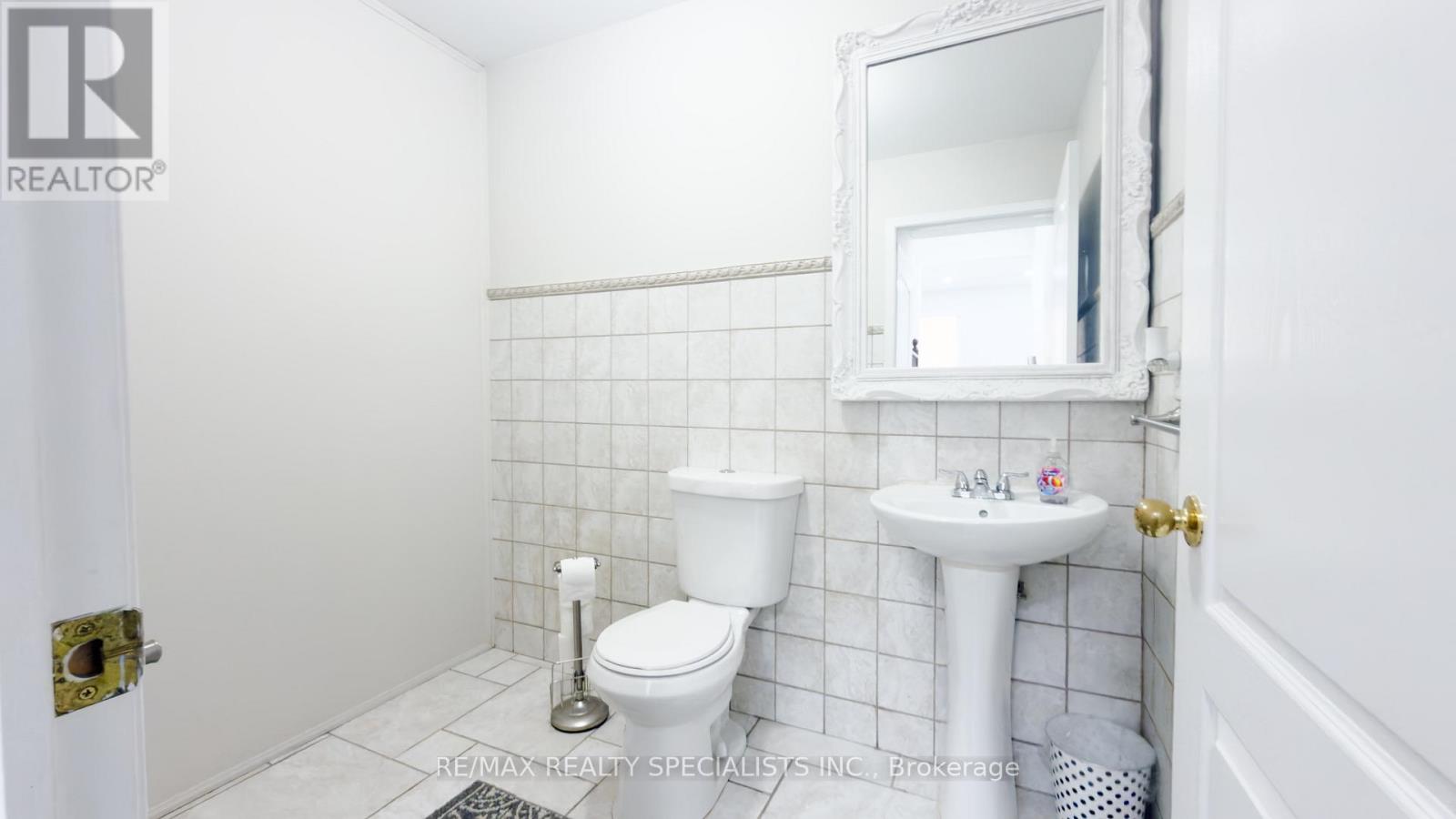 27 Hiberton Crescent, Brampton, Ontario  L7A 3E2 - Photo 9 - W13103066