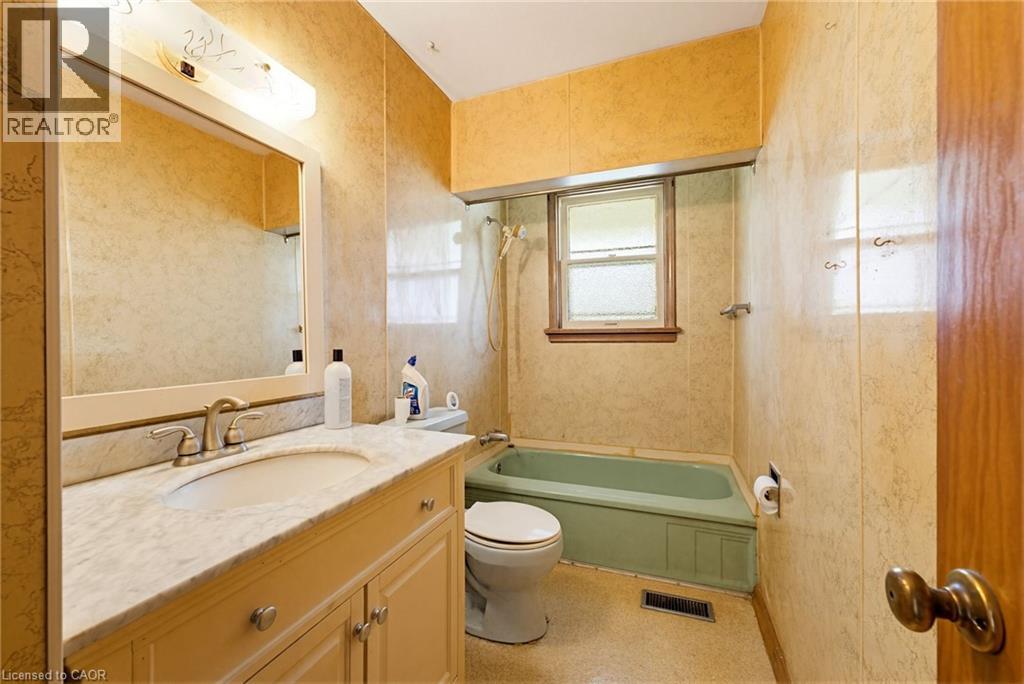 594 Krug Street, Kitchener, Ontario  N2B 1L7 - Photo 12 - 40829354