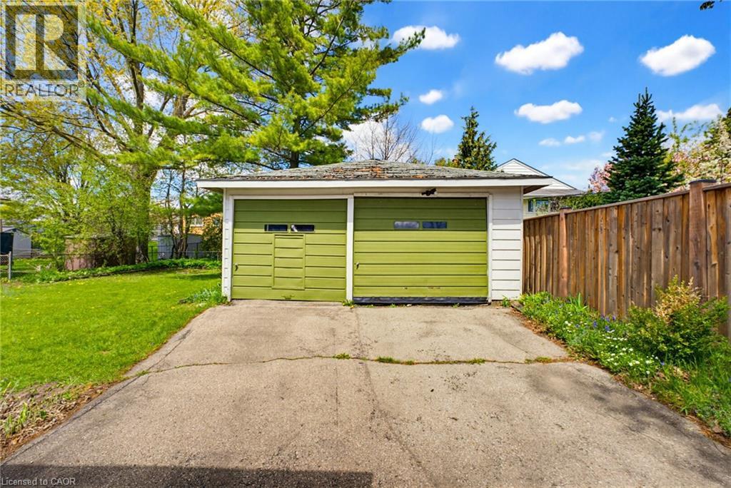594 Krug Street, Kitchener, Ontario  N2B 1L7 - Photo 15 - 40829354