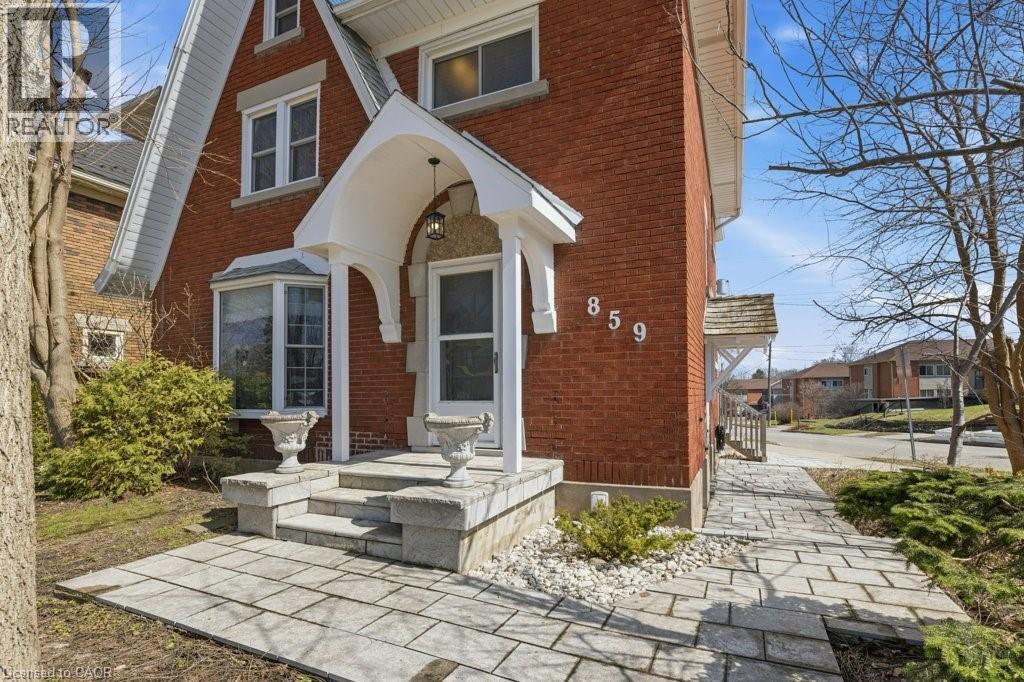 859 Queen's Boulevard, Kitchener, Ontario  N2M 1A6 - Photo 2 - 40829291