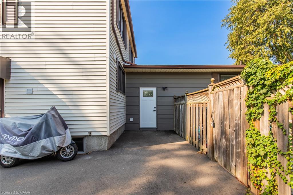 2 Thorndale Avenue Unit# C, St. Catharines, Ontario  L2R 6A3 - Photo 3 - 40828641