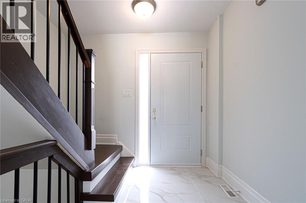 1532 Lancaster Drive Unit# 41, Oakville, Ontario  L6H 2Z3 - Photo 3 - 40829376