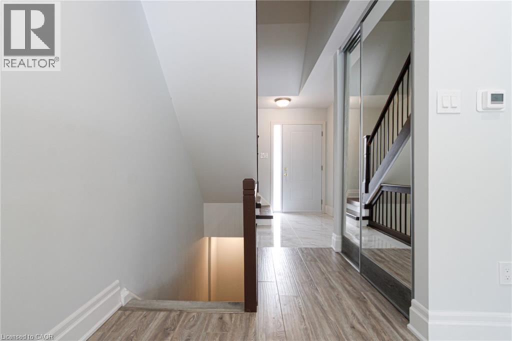 1532 Lancaster Drive Unit# 41, Oakville, Ontario  L6H 2Z3 - Photo 5 - 40829376