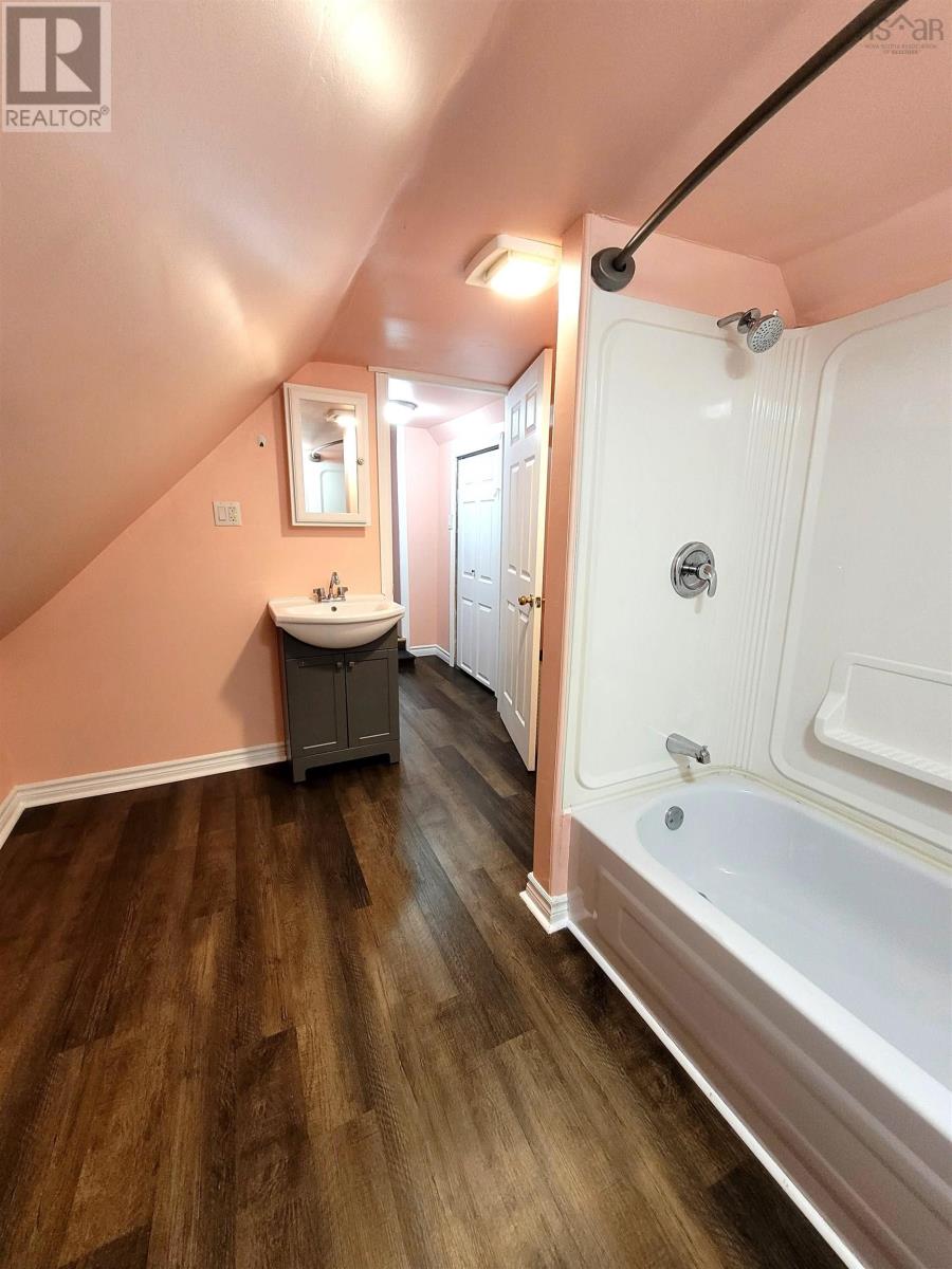 4 Queen Street, Sydney Mines, Nova Scotia  B1V 1K5 - Photo 29 - 202600452