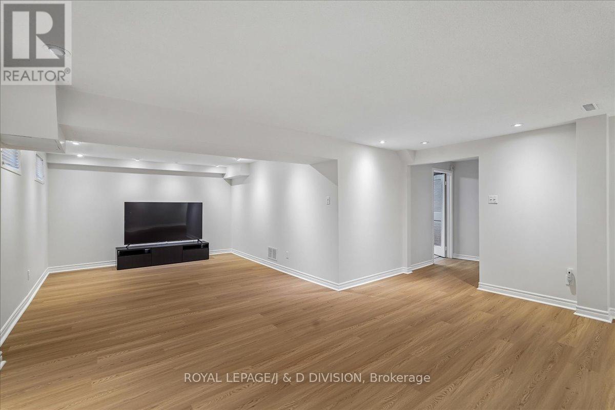 8 Crimson Millway, Toronto, Ontario  M2L 1T6 - Photo 28 - C13048150