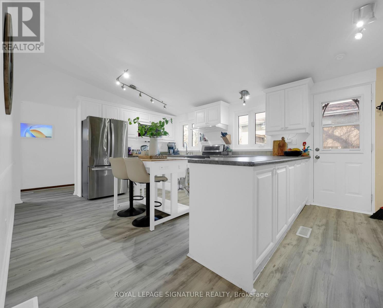 821 Krosno Boulevard, Pickering, Ontario  L1W 1G7 - Photo 6 - E13025570