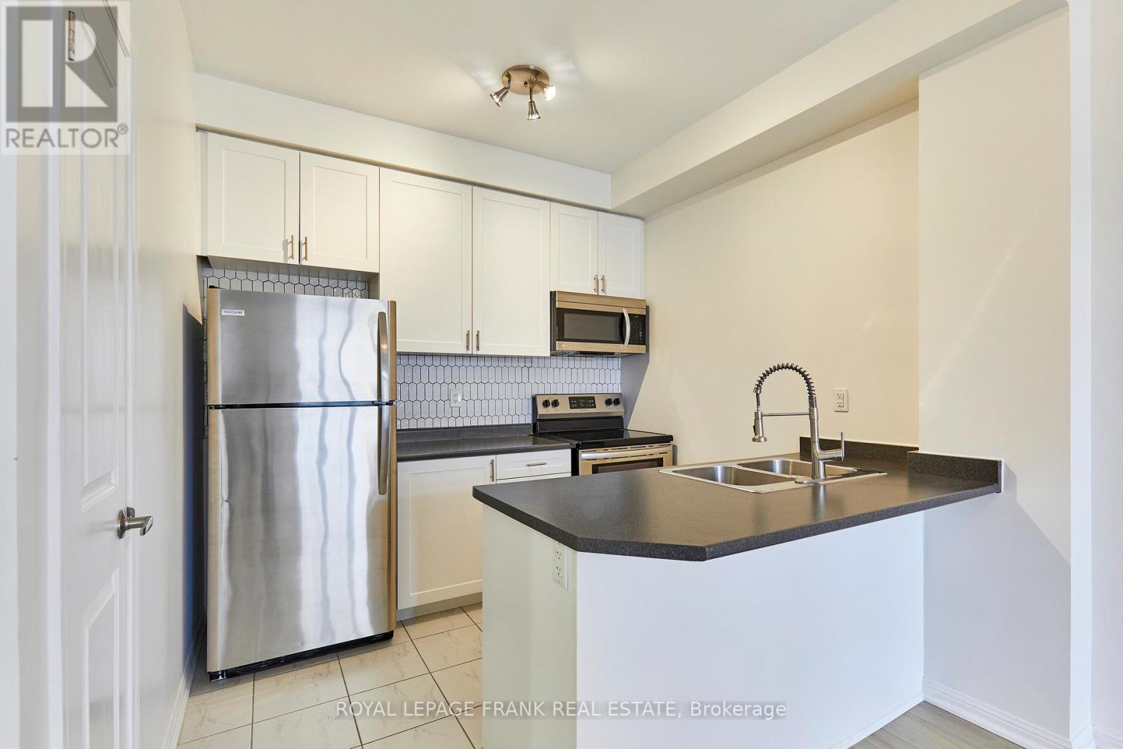 112 - 84 Aspen Springs Drive, Clarington, Ontario  L1C 0V3 - Photo 8 - E13116168