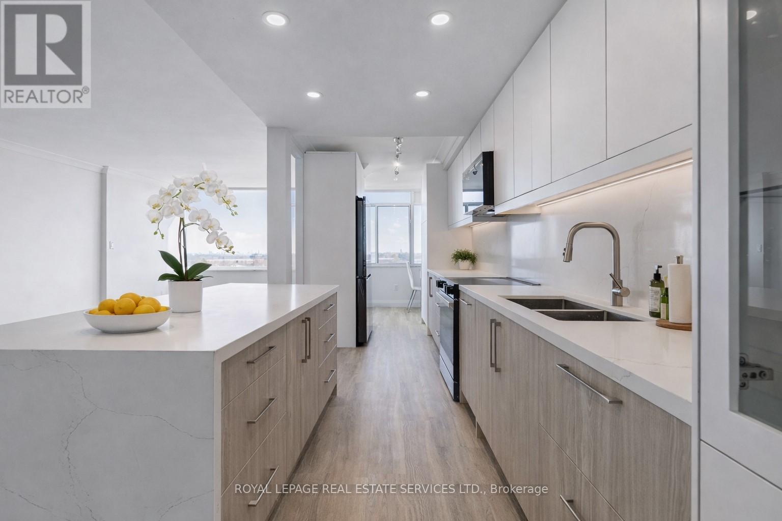 706 - 3000 Bathurst Street, Toronto, Ontario  M6B 3B4 - Photo 6 - C13115768
