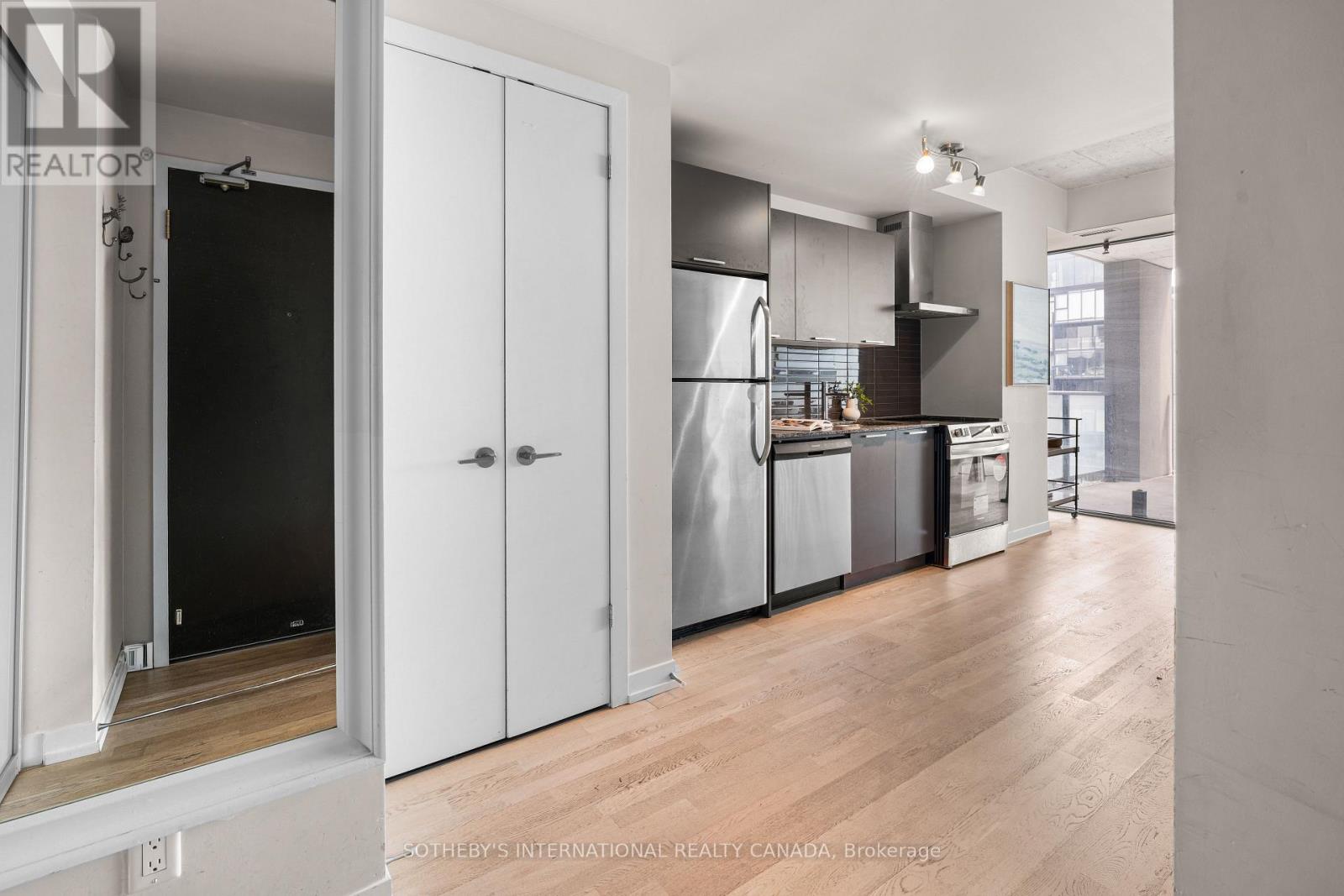 1204 - 95 Bathurst Street, Toronto, Ontario  M5V 0H7 - Photo 2 - C13115800