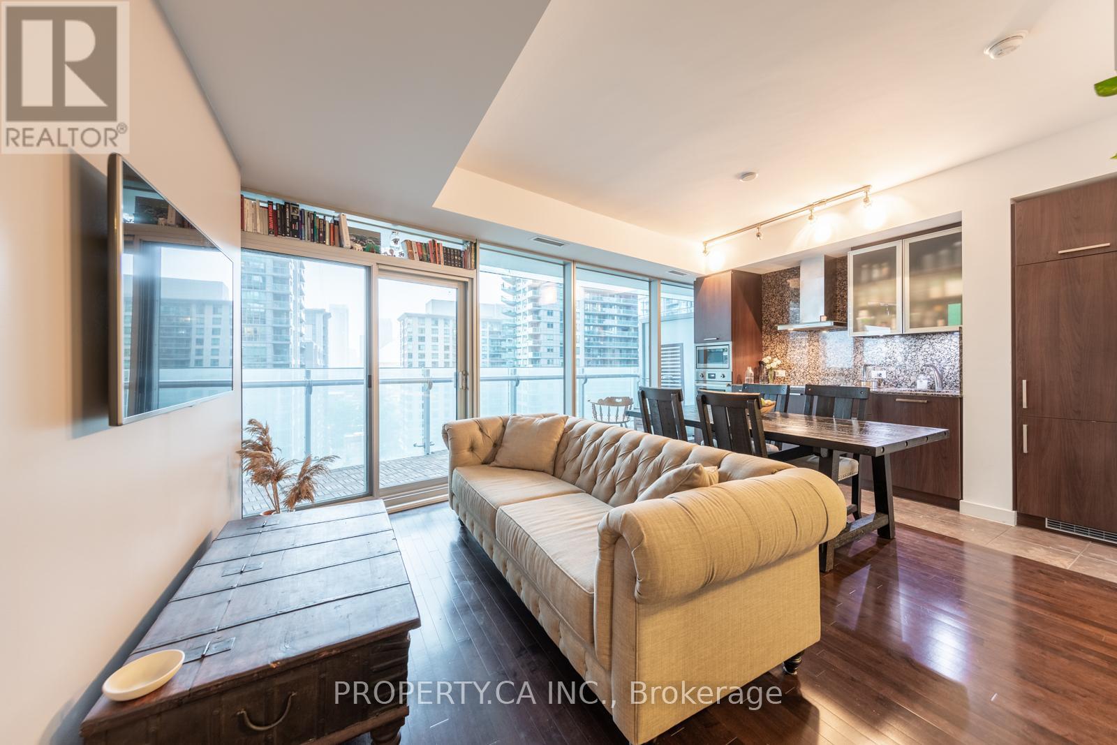 806 - 14 YORK STREET, Toronto, Ontario