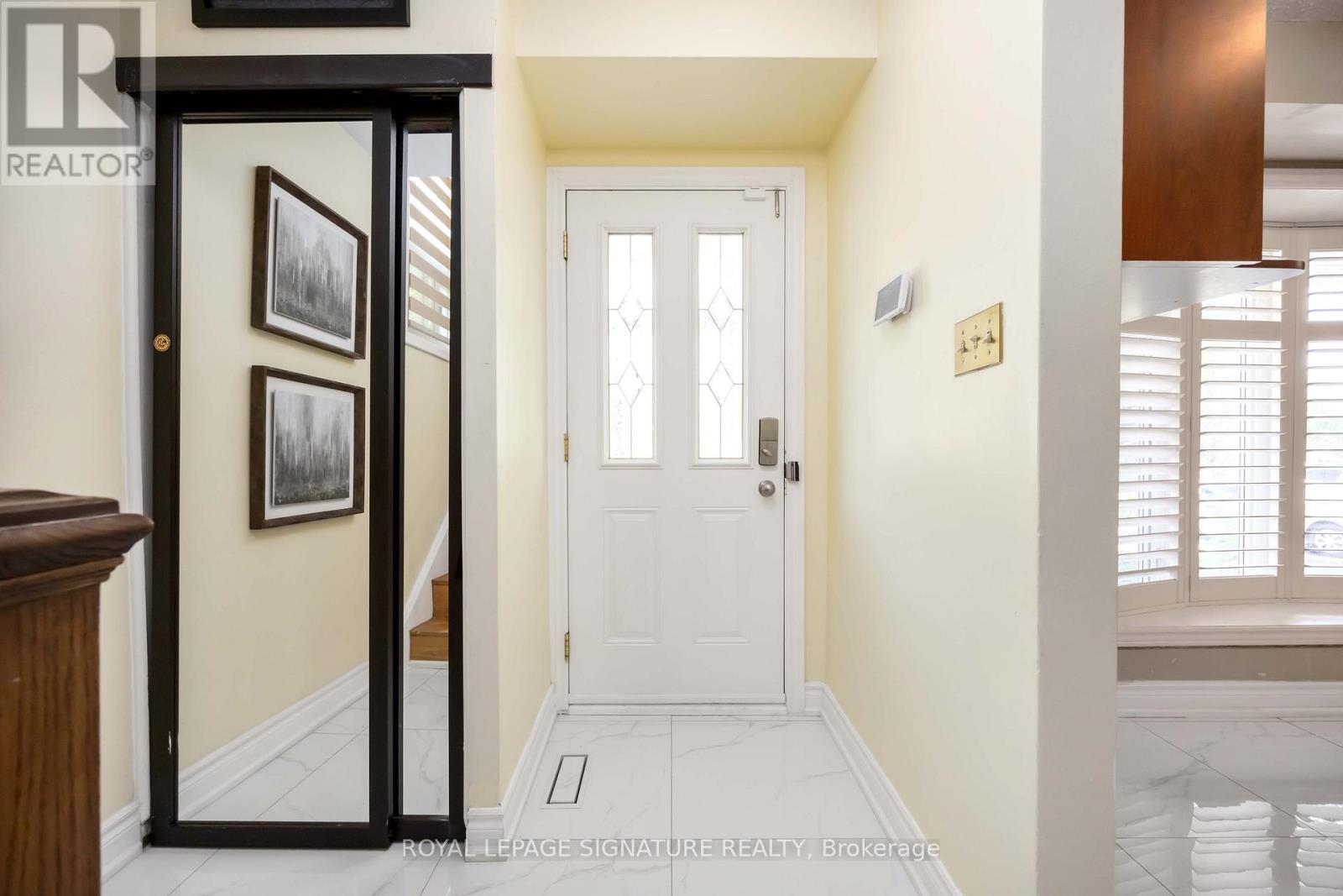 104 Billington Crescent, Toronto, Ontario  M3A 2G6 - Photo 3 - C13115934