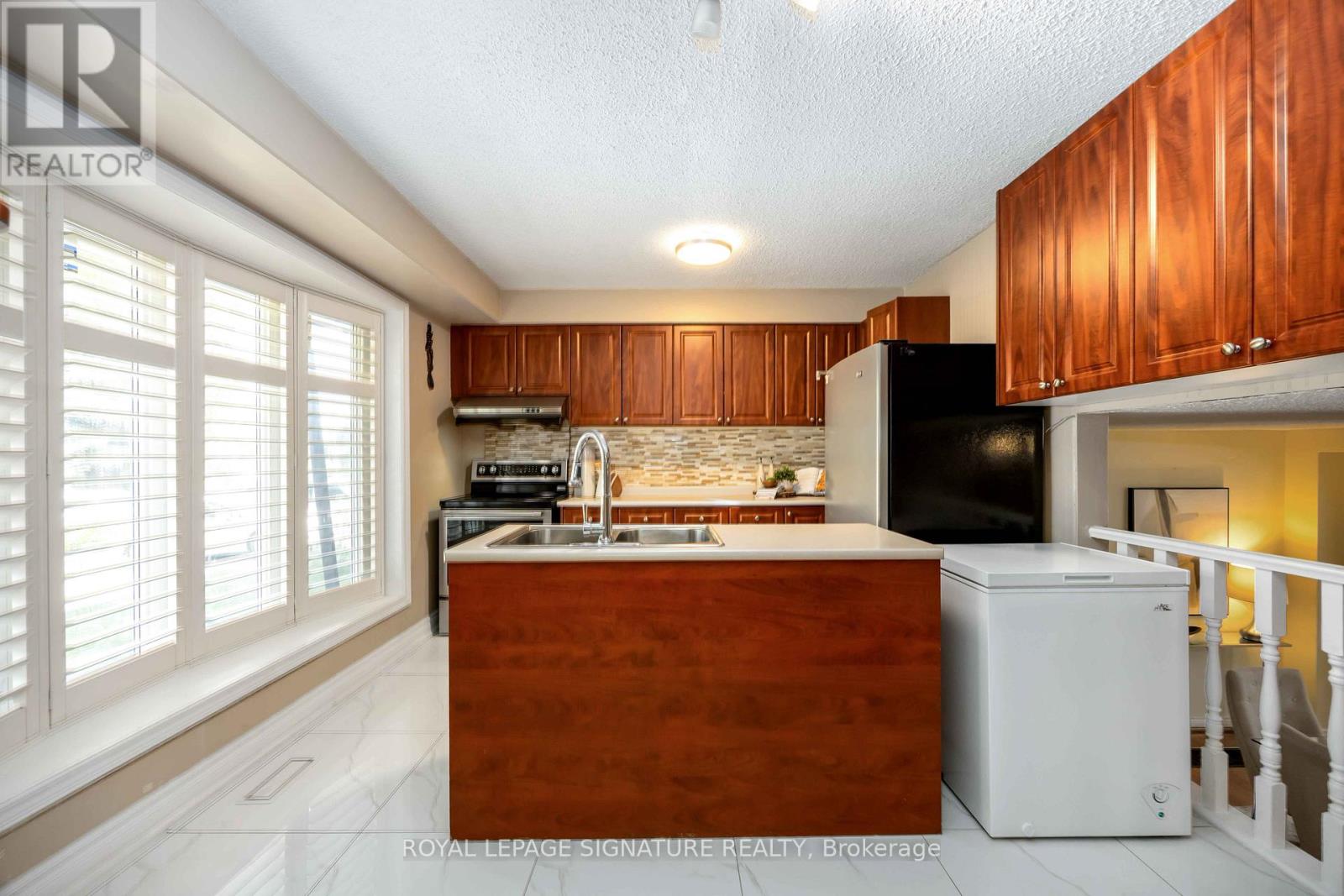 104 Billington Crescent, Toronto, Ontario  M3A 2G6 - Photo 4 - C13115934