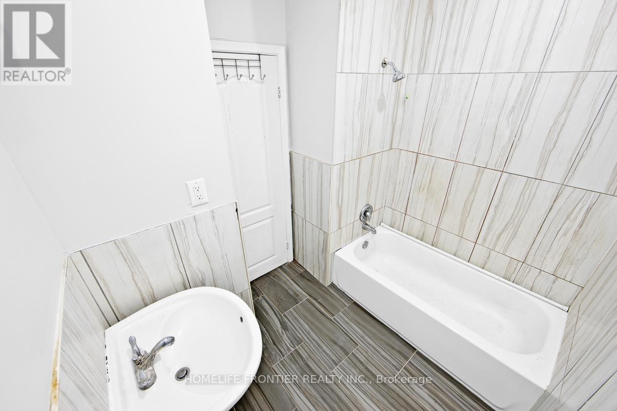 2953 Lawrence Avenue E, Toronto, Ontario  M1P 2V6 - Photo 19 - E13115754