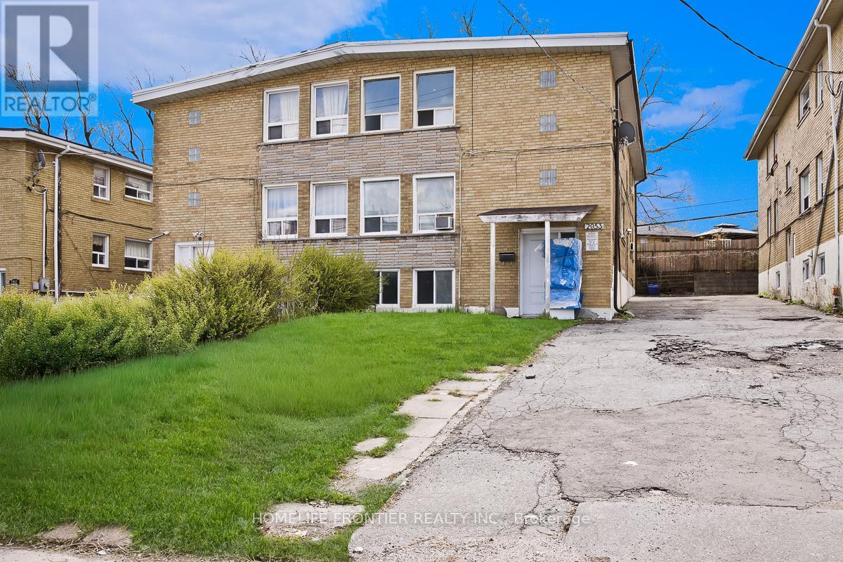 2953 Lawrence Avenue E, Toronto, Ontario  M1P 2V6 - Photo 2 - E13115754