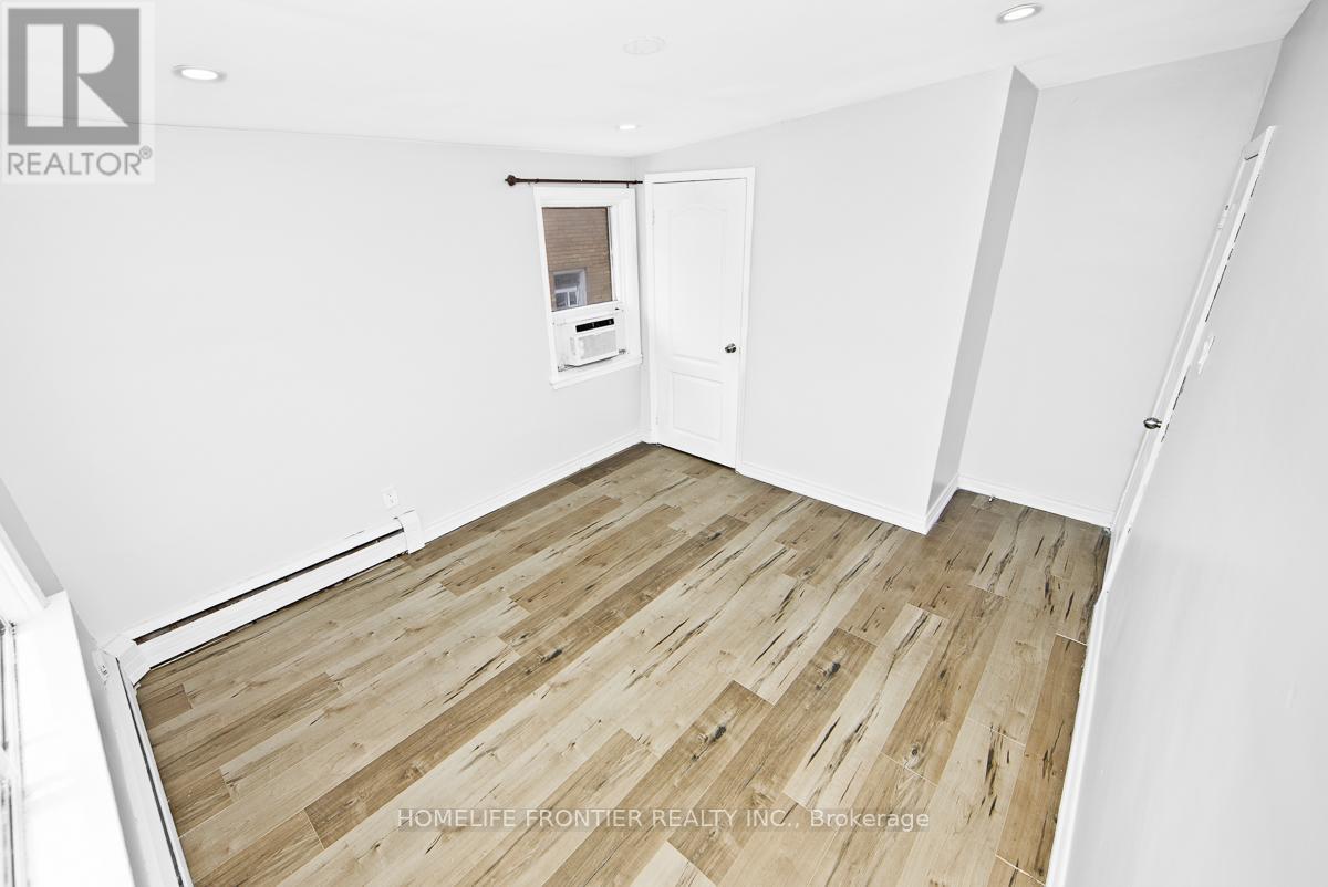 2953 Lawrence Avenue E, Toronto, Ontario  M1P 2V6 - Photo 21 - E13115754