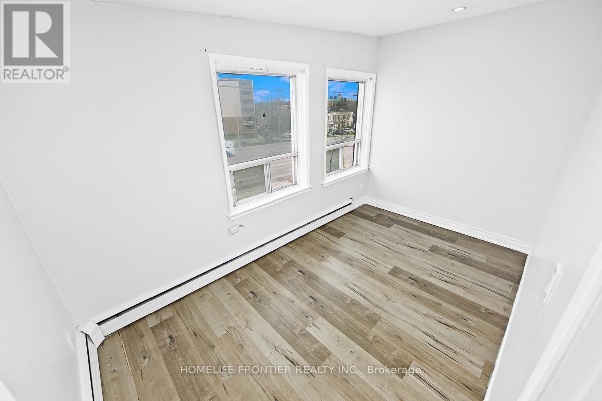 2953 Lawrence Avenue E, Toronto, Ontario  M1P 2V6 - Photo 23 - E13115754