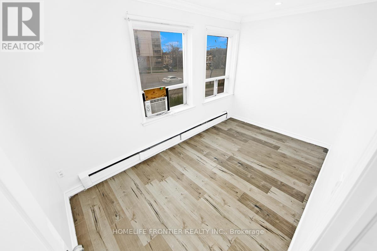 Upper - 2953 Lawrence Avenue E, Toronto, Ontario  M1P 2V6 - Photo 12 - E13115806