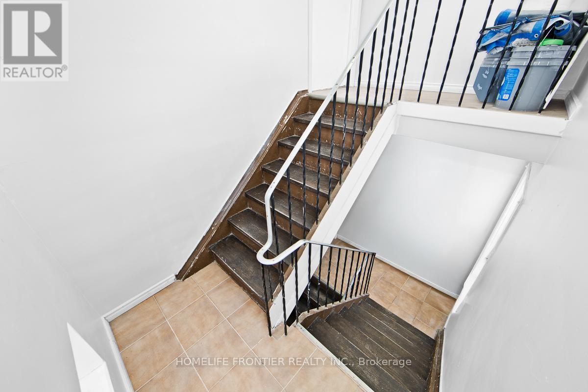 Upper - 2953 Lawrence Avenue E, Toronto, Ontario  M1P 2V6 - Photo 14 - E13115806