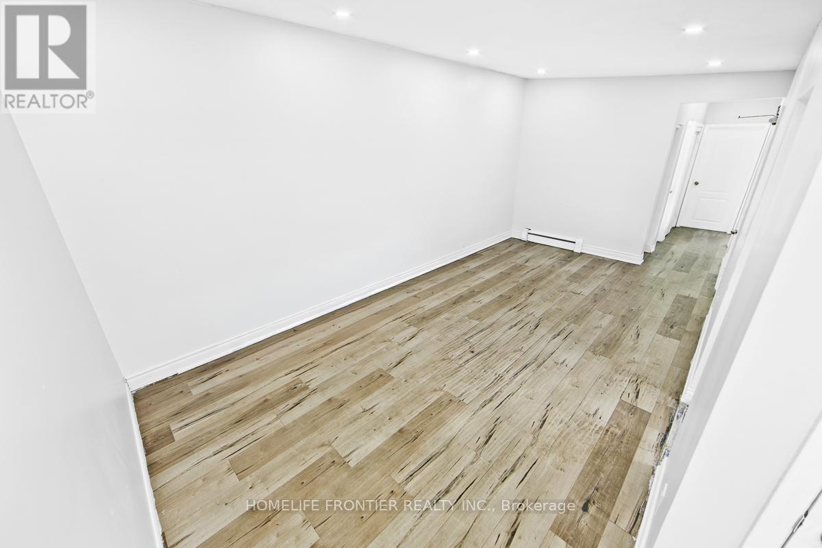 Upper - 2953 Lawrence Avenue E, Toronto, Ontario  M1P 2V6 - Photo 15 - E13115806