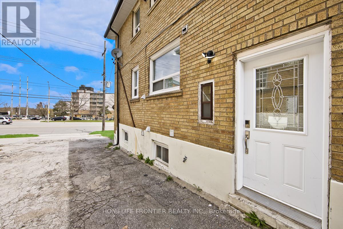 Upper - 2953 Lawrence Avenue E, Toronto, Ontario  M1P 2V6 - Photo 25 - E13115806