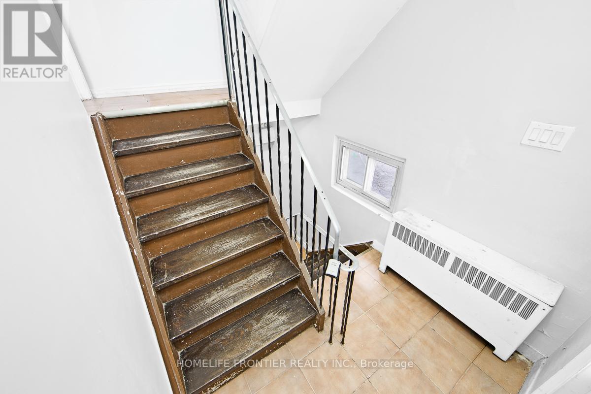 Upper - 2953 Lawrence Avenue E, Toronto, Ontario  M1P 2V6 - Photo 3 - E13115806