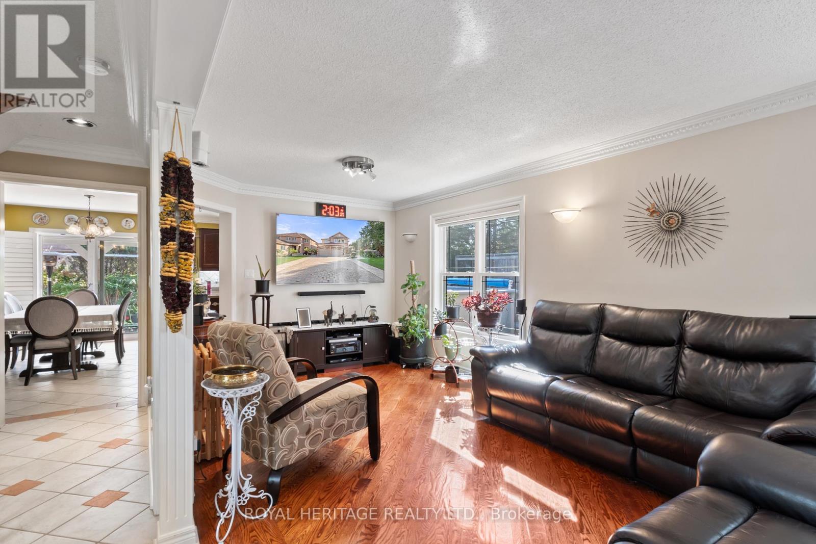 1101 Gossamer Drive, Pickering, Ontario  L1X 2T7 - Photo 10 - E13115908