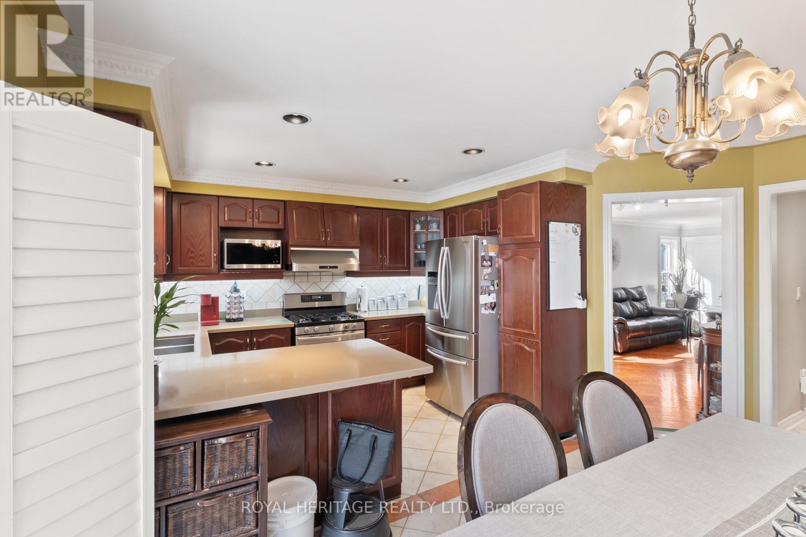 1101 Gossamer Drive, Pickering, Ontario  L1X 2T7 - Photo 14 - E13115908